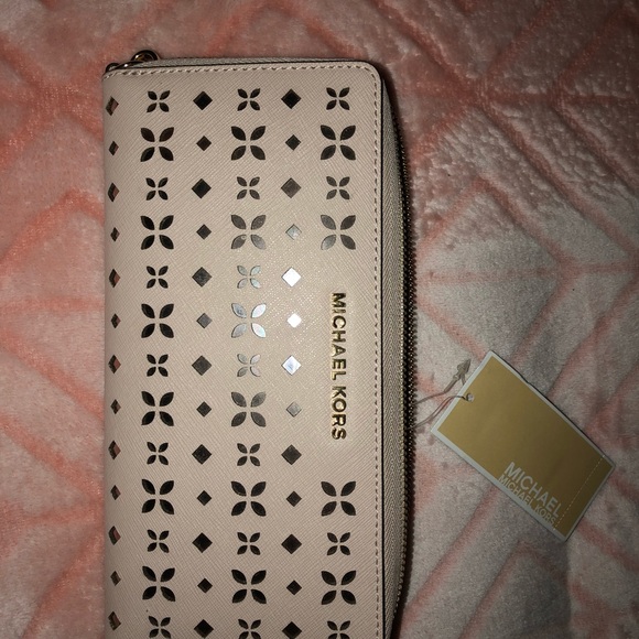 New - Picture 5 of 6